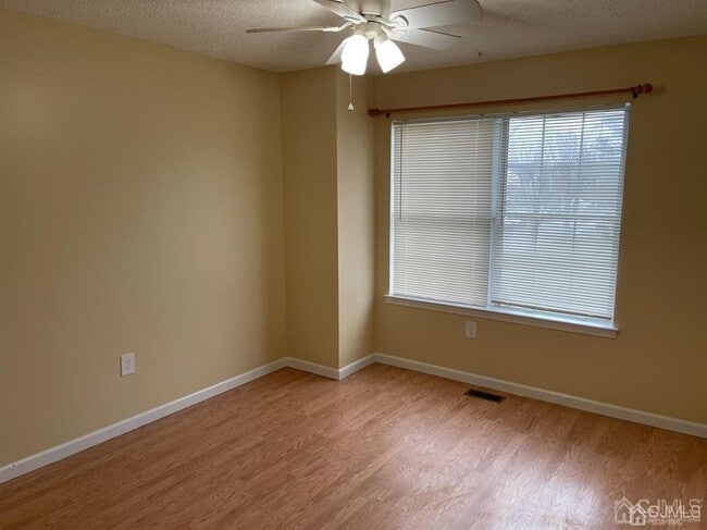 Building Photo - 11 Bristol Dr