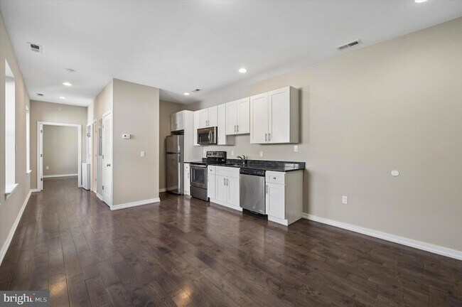 Building Photo - 617 S 2nd St