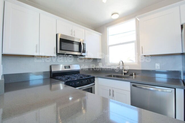 Building Photo - 4685 Hamilton St