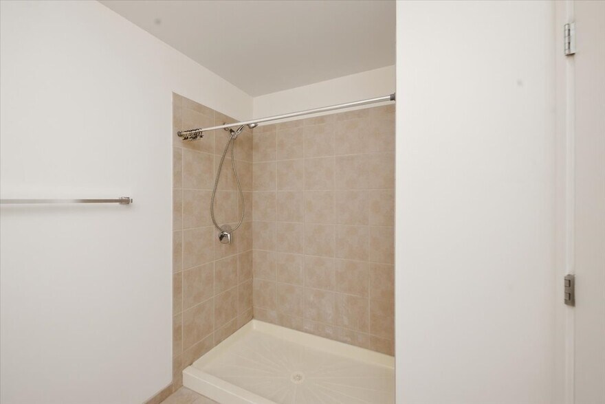 Building Photo - 235 W Van Buren St