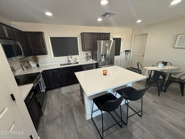 Building Photo - 726 S Johnson Rd