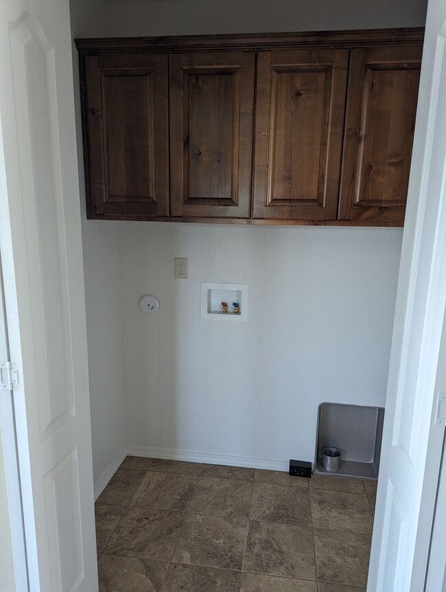 Building Photo - Wonderful 3 bedroom 2 bath Orchards condo