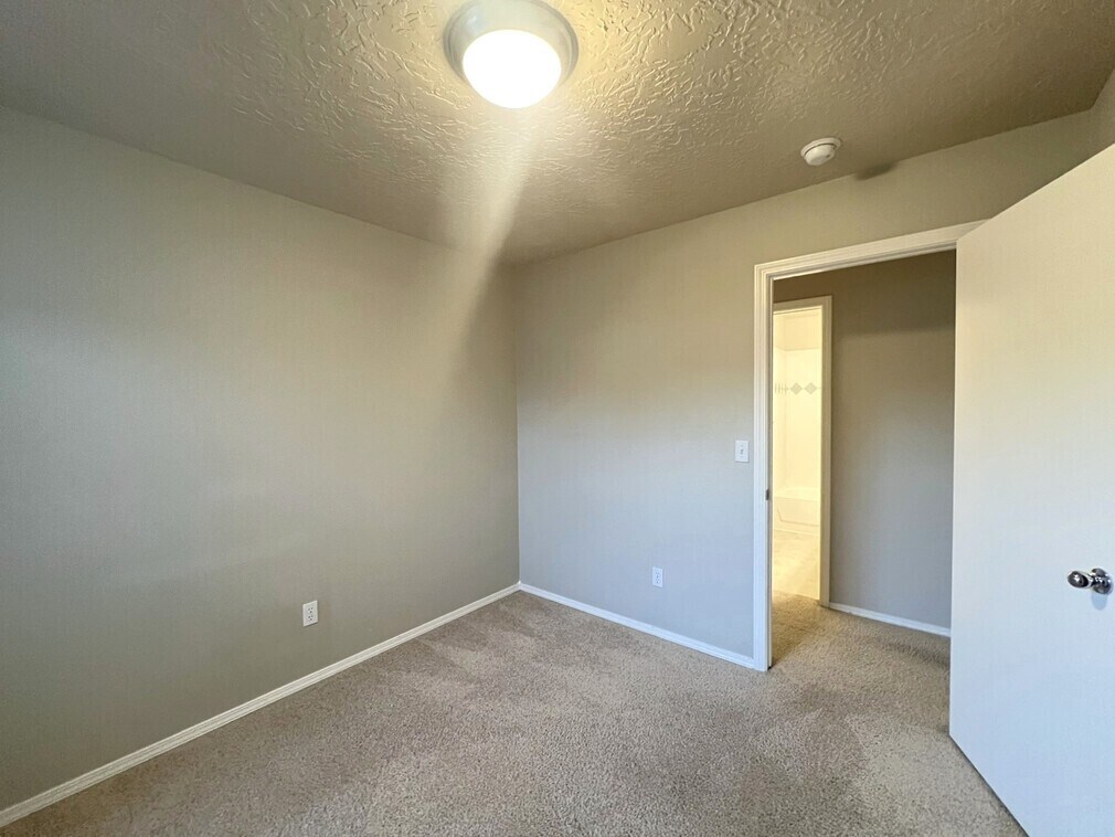 Building Photo - 4160 E Carnation Ct