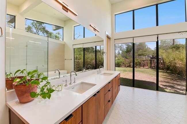 Building Photo - 6007 Nasco Dr