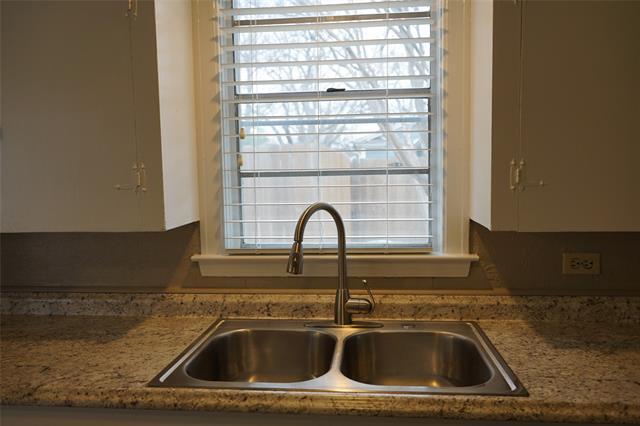 Building Photo - 1325 Barnes Dr