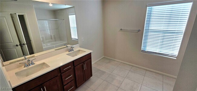 Building Photo - 2755 Tricase St