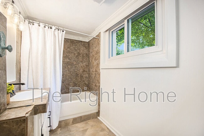 Building Photo - 3918 S 14th St