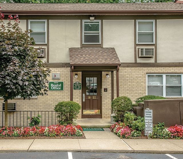 Building Photo - Treetop Apartments