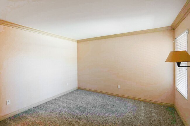 Building Photo - 2 Bed, 2 Bath 1st Floor Condo In West Las ...
