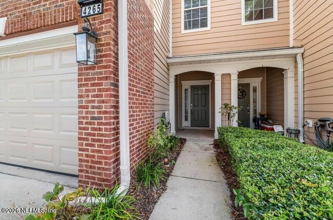 Building Photo - 4265 Highwood Dr