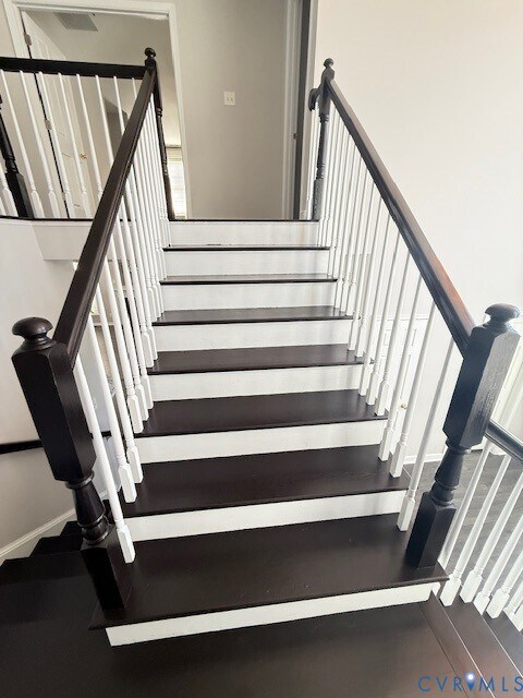 Building Photo - 9379 Roseland Ct