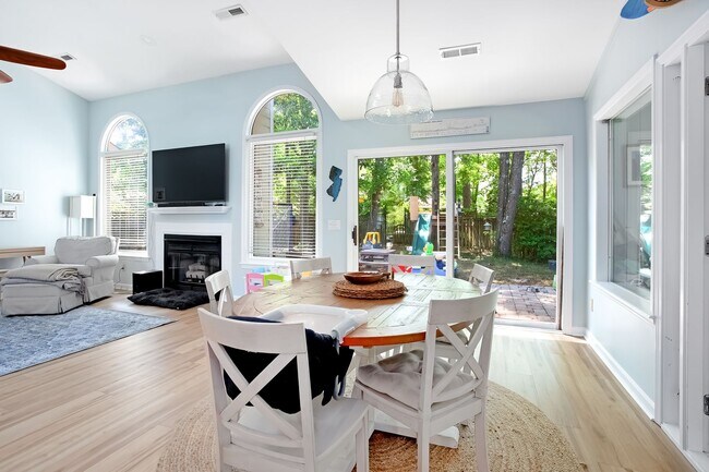 Building Photo - FURNISHED Coastal Retreat Near Wrightsville Beach in Desirable Masonboro Neighborhood