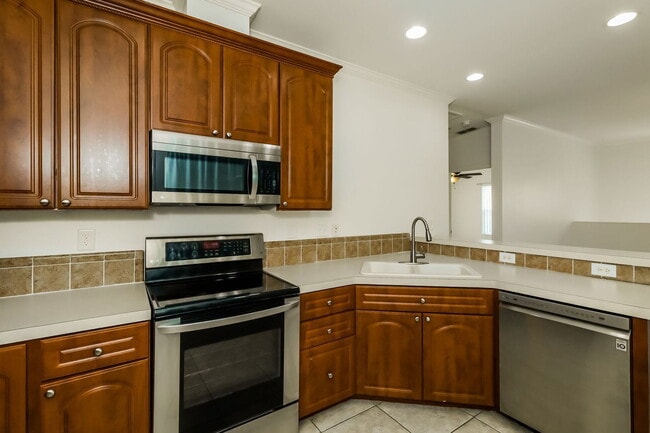 Building Photo - 7647 Navigator Ct