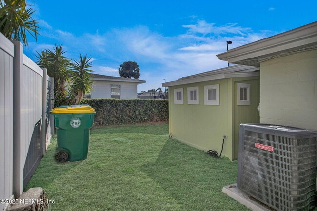 Building Photo - 1531 2nd St N