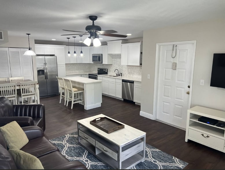 Building Photo - 1258 Pine Ridge Cir W