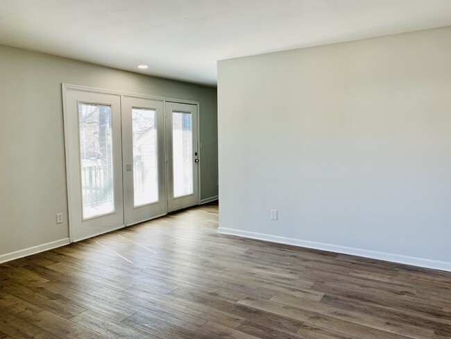 Building Photo - 1/2 off 1st months Rent move in special!!!...