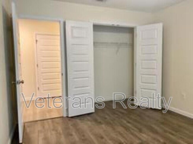 Building Photo - 8 Periwinkle Ln