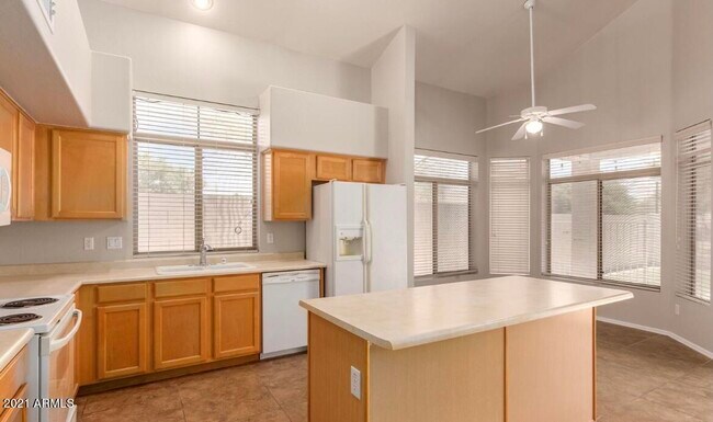 Building Photo - 2751 E San Tan St