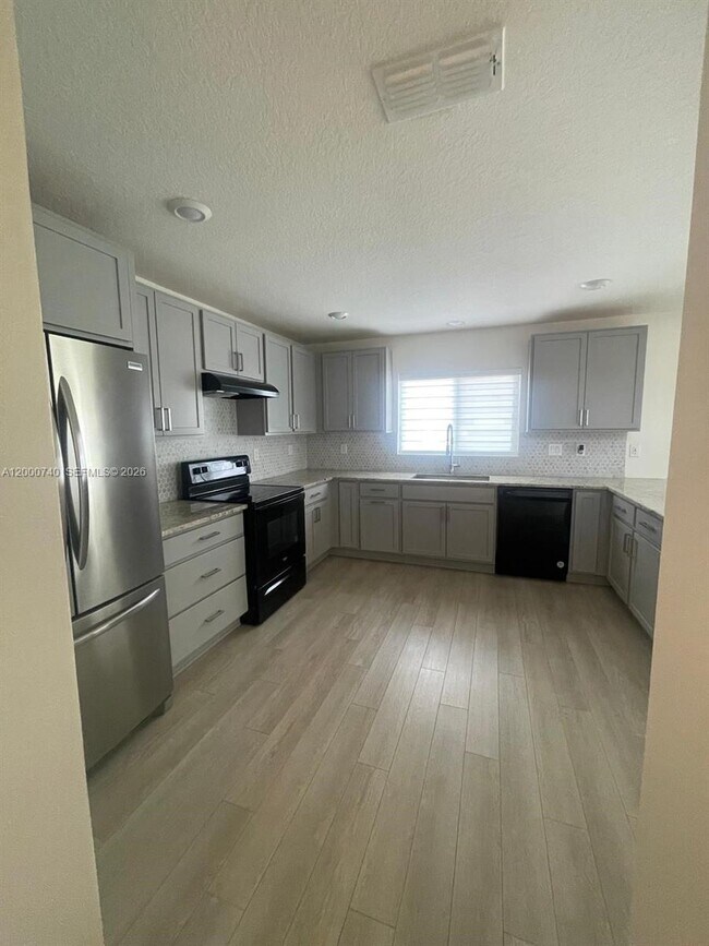 Building Photo - 594 Preserve Pointe Blvd