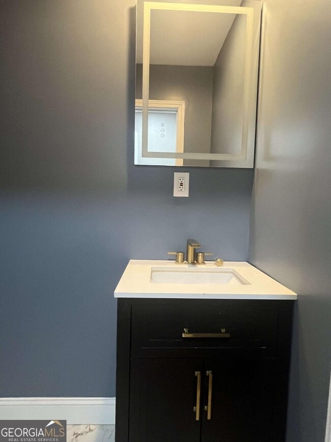 Building Photo - 738 Prince Pl NW