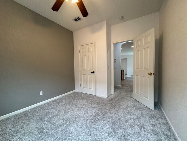 Building Photo - NOW AVAILABLE- COZY 3 BED, 2 BATH, 2 CAR GARAGE IN A QUIET NEIGHBORHOOD, NORTH NATOMAS