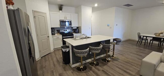 Building Photo - 223 Sweetwater Crk Ln