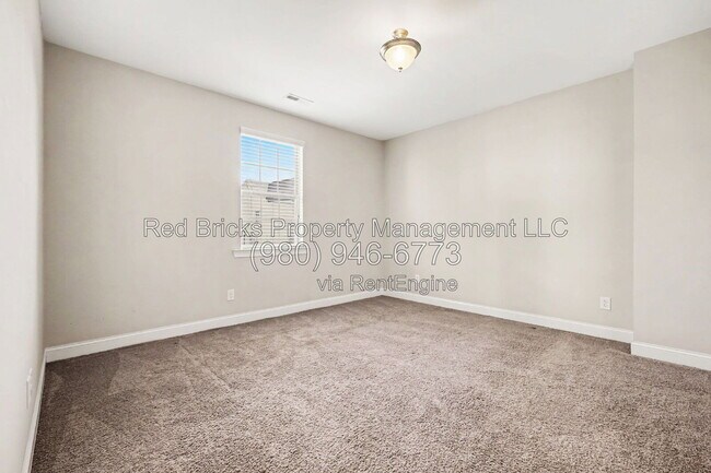 Building Photo - 145 Barclay Dr