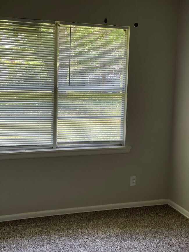 Building Photo - Newly upgraded 3 bed / 1 bath