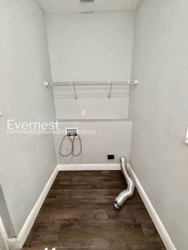 Building Photo - 7121 Flounder Dr