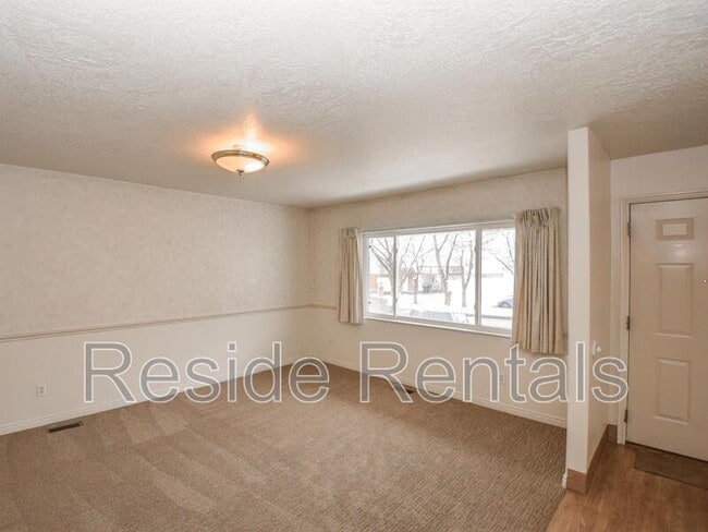 Building Photo - 162 W 1100 N
