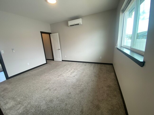 Building Photo - BONUS RENT SPECIAL! Exceptional 3 Bed, 2 B...