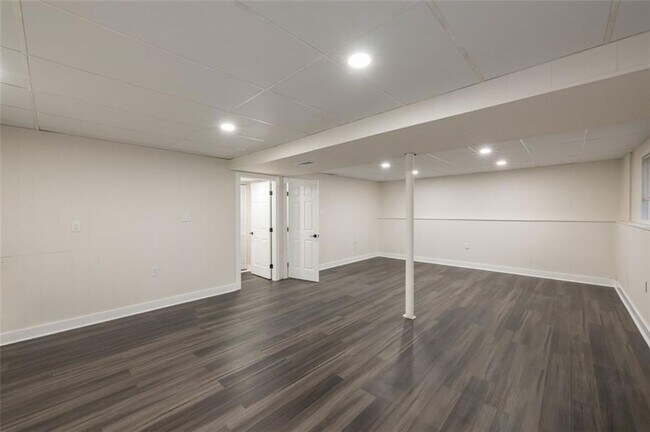 Building Photo - 237 Park Ave