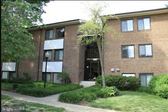 Building Photo - Spacious 2 bed 2 bath condo in Reston!