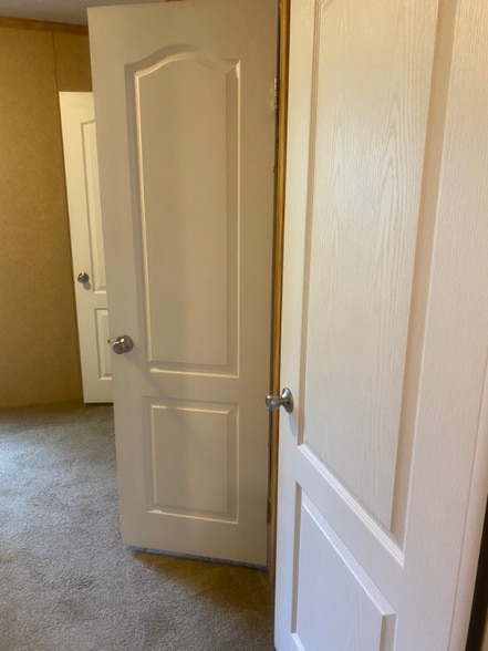 Building Photo - 36 River St