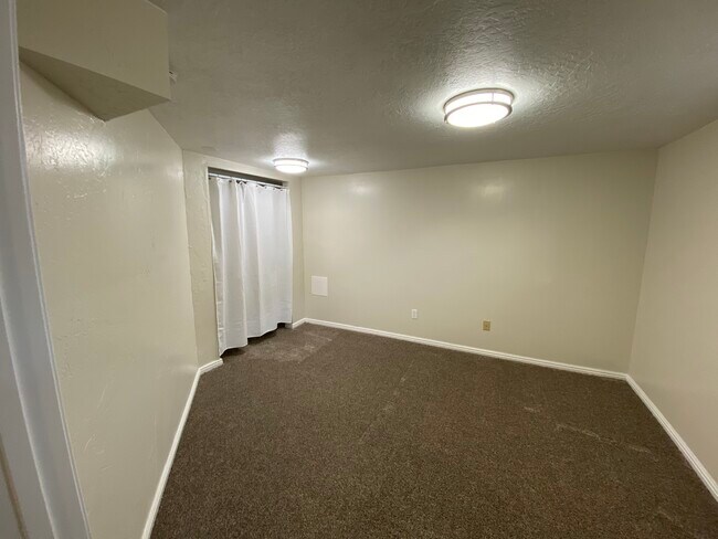 Building Photo - Orem House