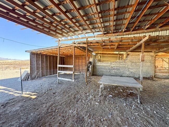 Building Photo - 400 N Smiling Dog Trail