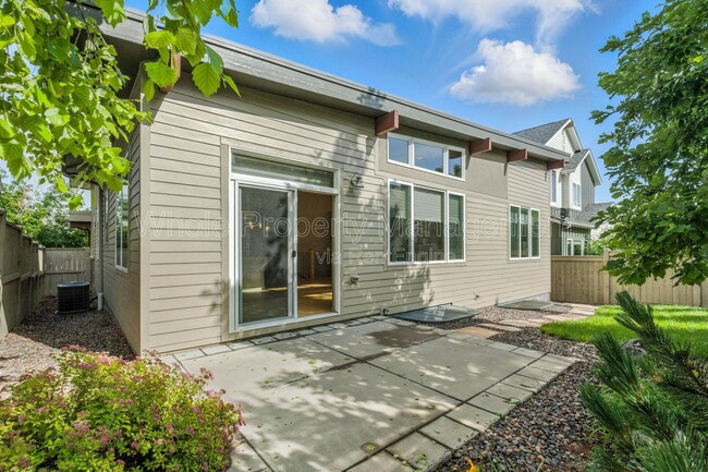 Building Photo - 1821 Blue Star Ln