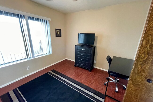 Building Photo - Furnished short term pool home - Available...