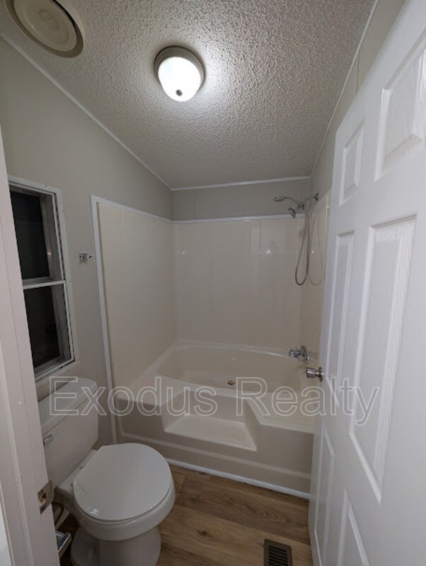 Building Photo - 45 Castle Wood