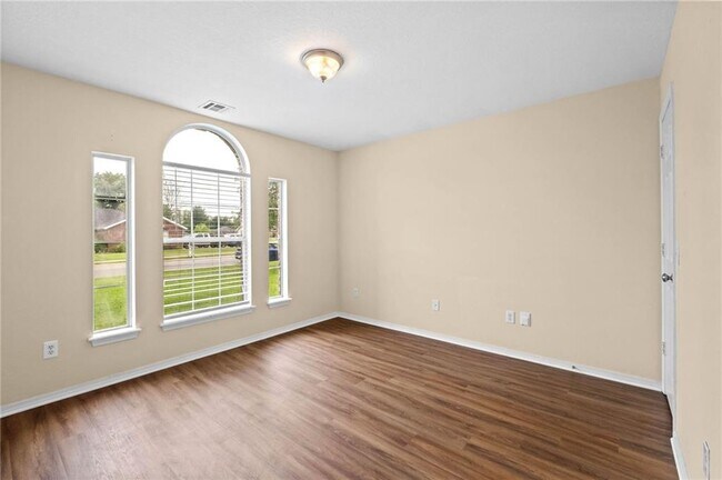 Building Photo - 730 Patty Ln