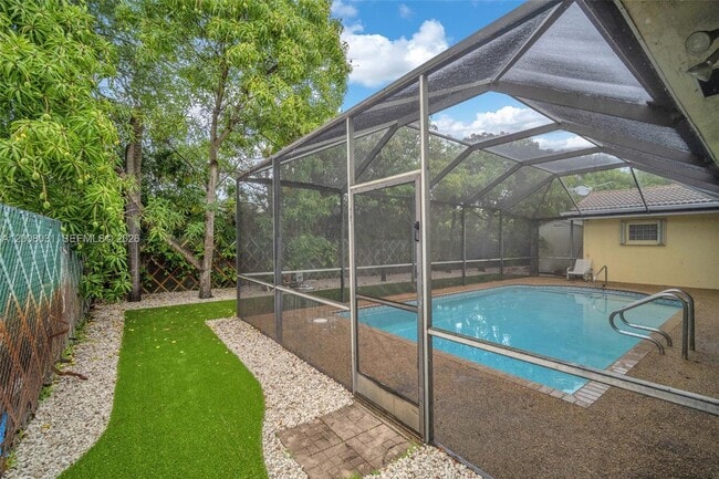 Building Photo - 3441 N Hills Dr