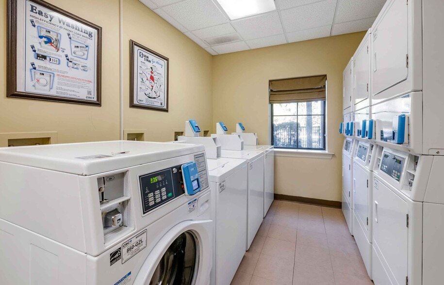 Building Photo - Furnished Studio-Lakeland - I-4