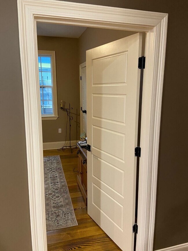 Building Photo - 3109 Broadway St