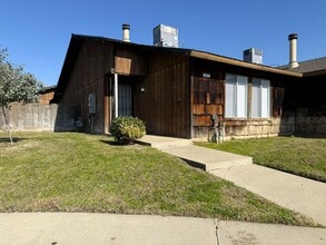 Building Photo - 1445/1447 Madison Ct.