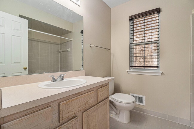 Building Photo - 43294 Silverwood Dr