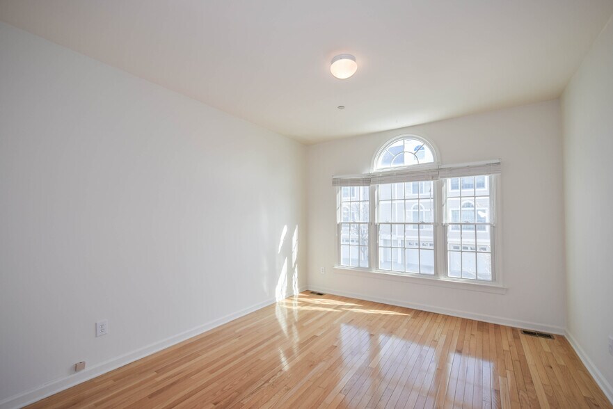 Building Photo - 67 Chelsea Ct