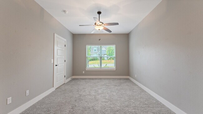 Building Photo - Welcoming Farmington Home Near Local Amenities