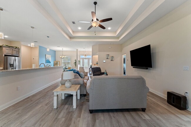 Building Photo - 5568 Micanopy Dr