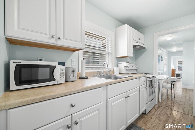 Building Photo - 108 College Pl