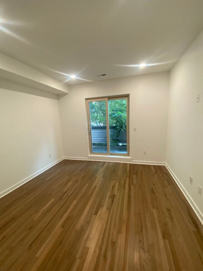 Building Photo - 725 N 39th St